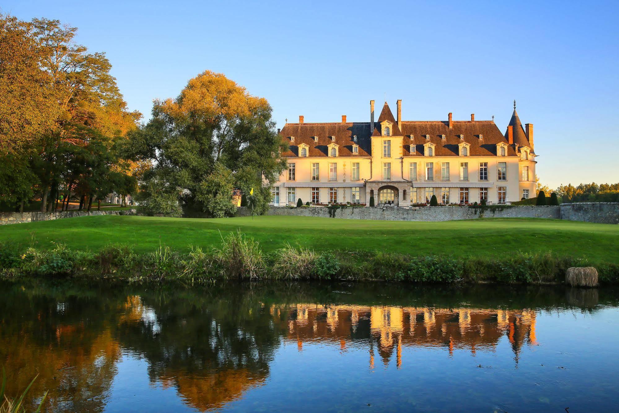 Chateau D'Augerville Golf & Spa Resort Exterior photo