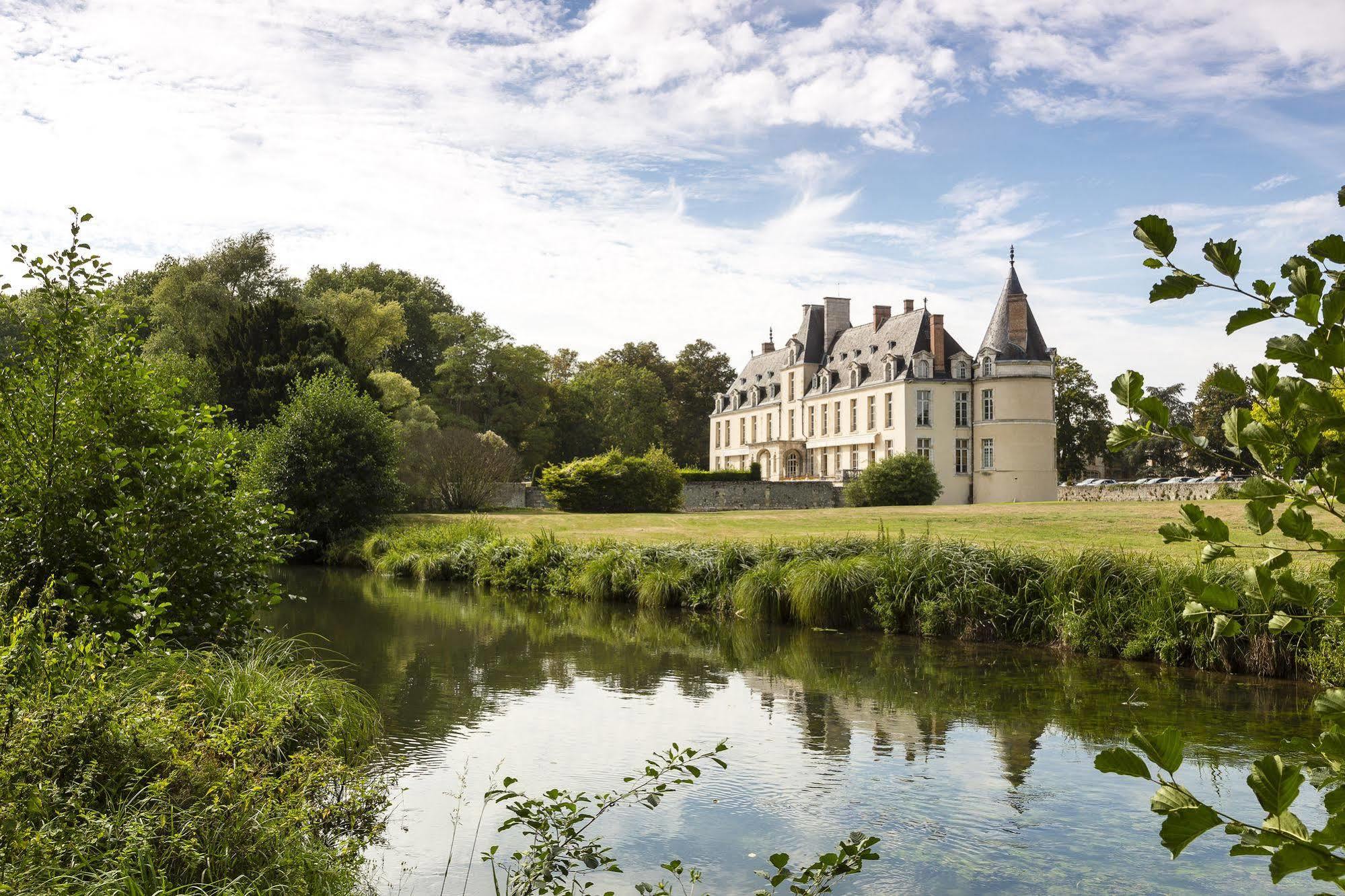 Chateau D'Augerville Golf & Spa Resort Exterior photo