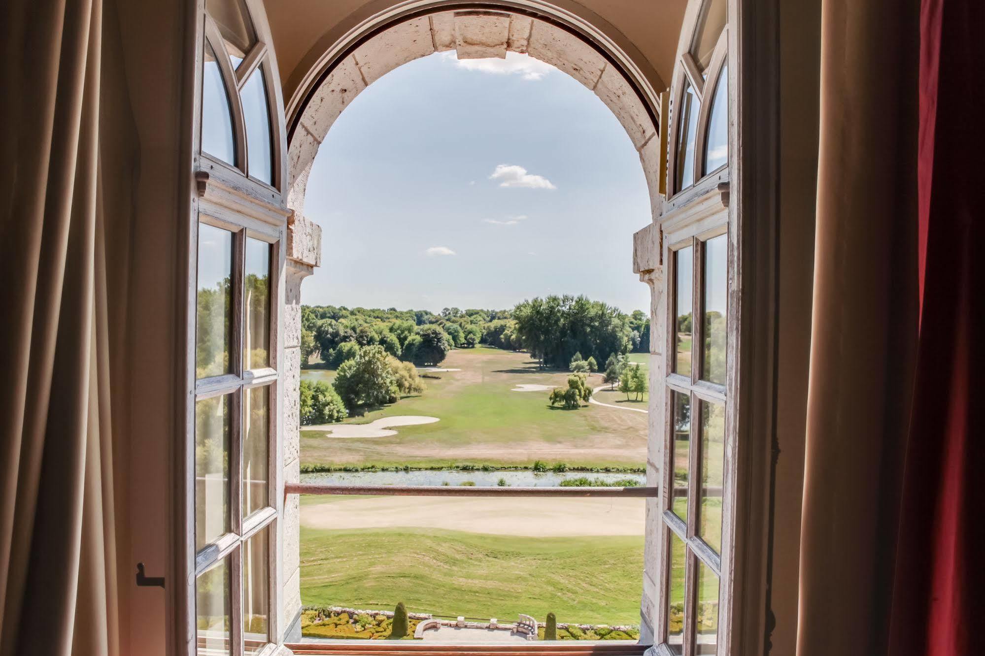 Chateau D'Augerville Golf & Spa Resort Exterior photo