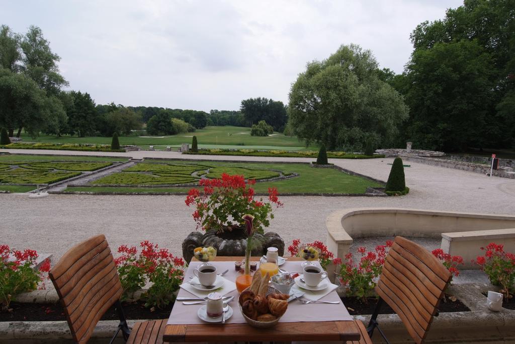 Chateau D'Augerville Golf & Spa Resort Exterior photo